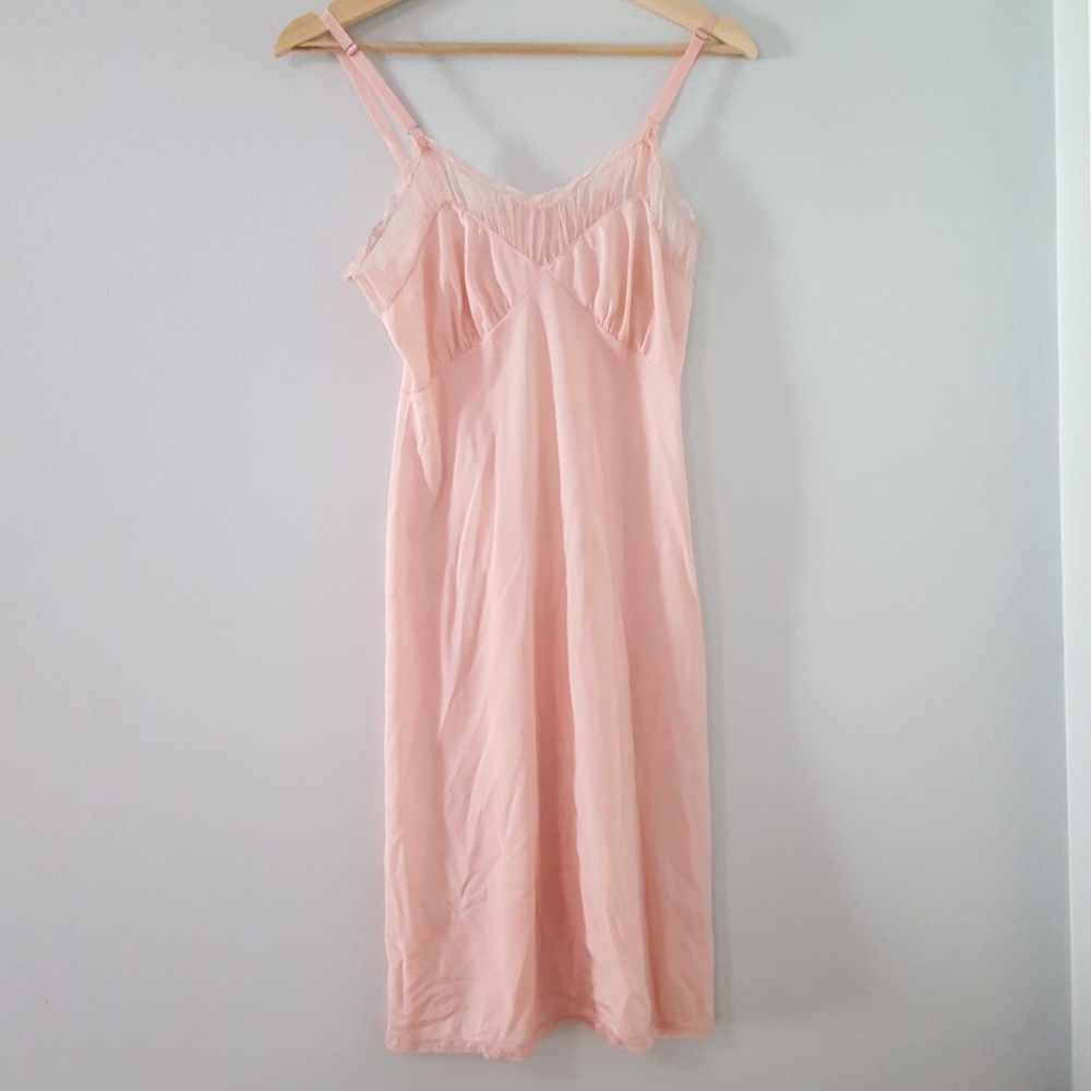 Vintage full slip pale pink w lace and mesh
